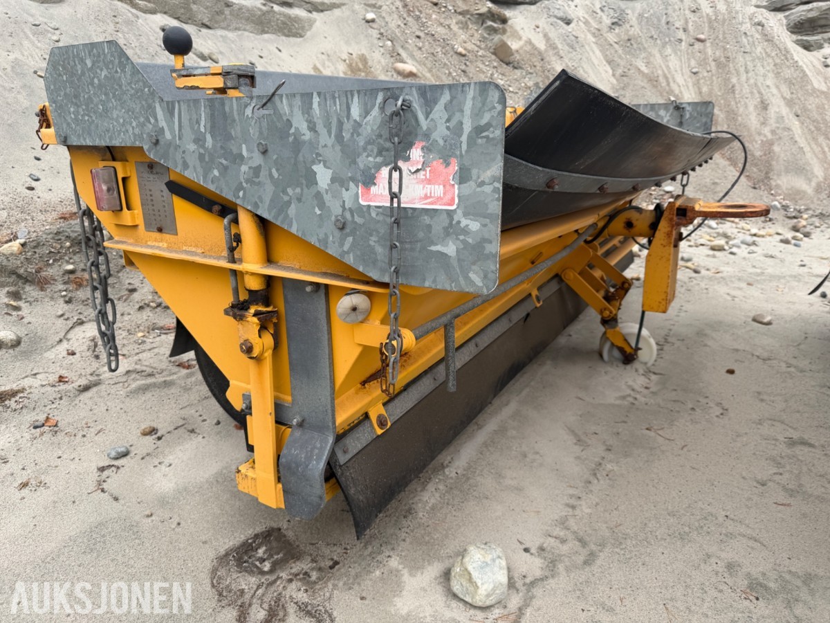 2015 Friggeråkers Verkstäder LB-1000BLU sand / saltstrøer