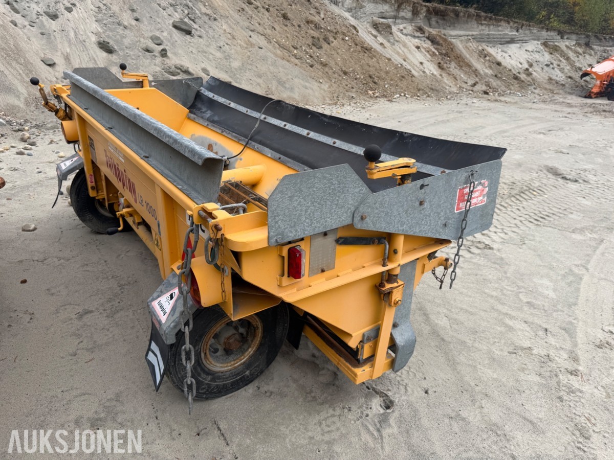 2017 Friggeråkers Verkstäder LB-1000BLU sand / saltstrøer