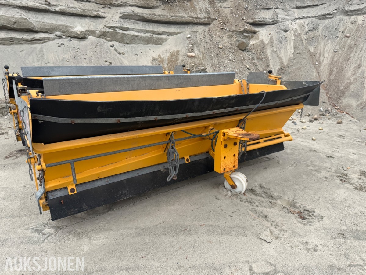 2017 Friggeråkers Verkstäder LB-1000BLU sand / saltstrøer