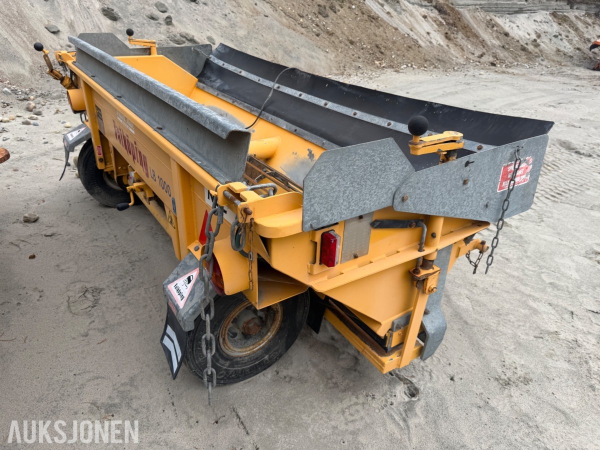 2017 Friggeråkers Verkstäder LB-1000BLU sand / saltstrøer