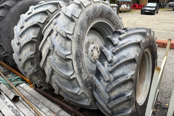 4 stk Continental piggdekk på felg – 480/65 R28 og 600/65 R38 – 4 stk – MF 6470
