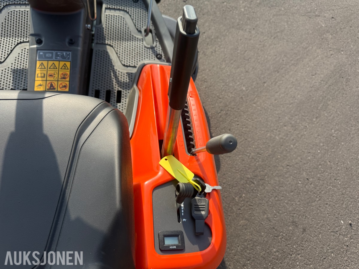 2026 Husqvarna R 216T AWD sitteklipper med Combi 103 klippeaggregat
