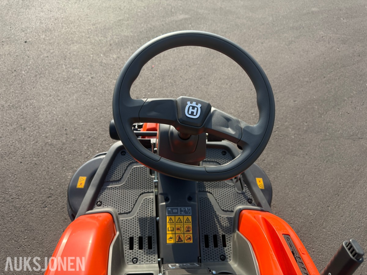 2026 Husqvarna R 216T AWD sitteklipper med Combi 103 klippeaggregat