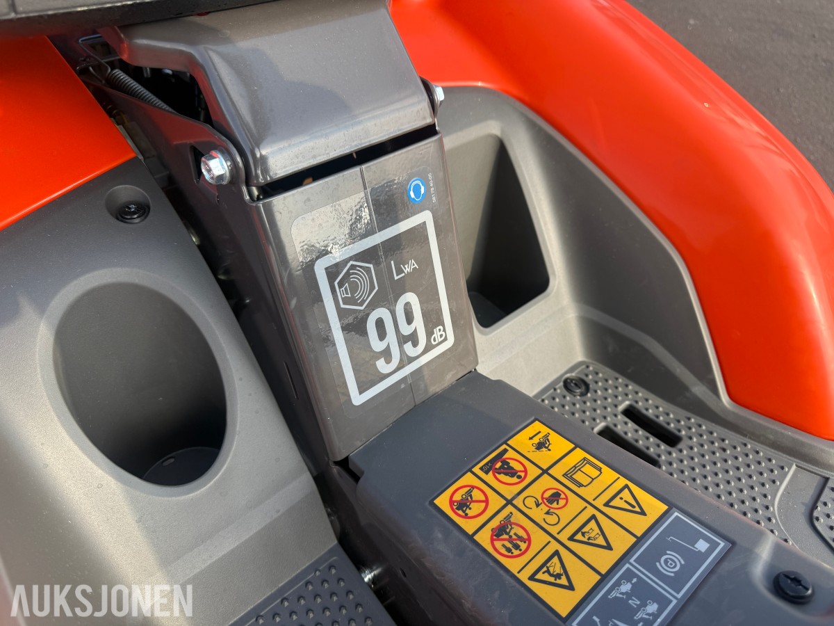2026 Husqvarna R 216T AWD sitteklipper med Combi 103 klippeaggregat