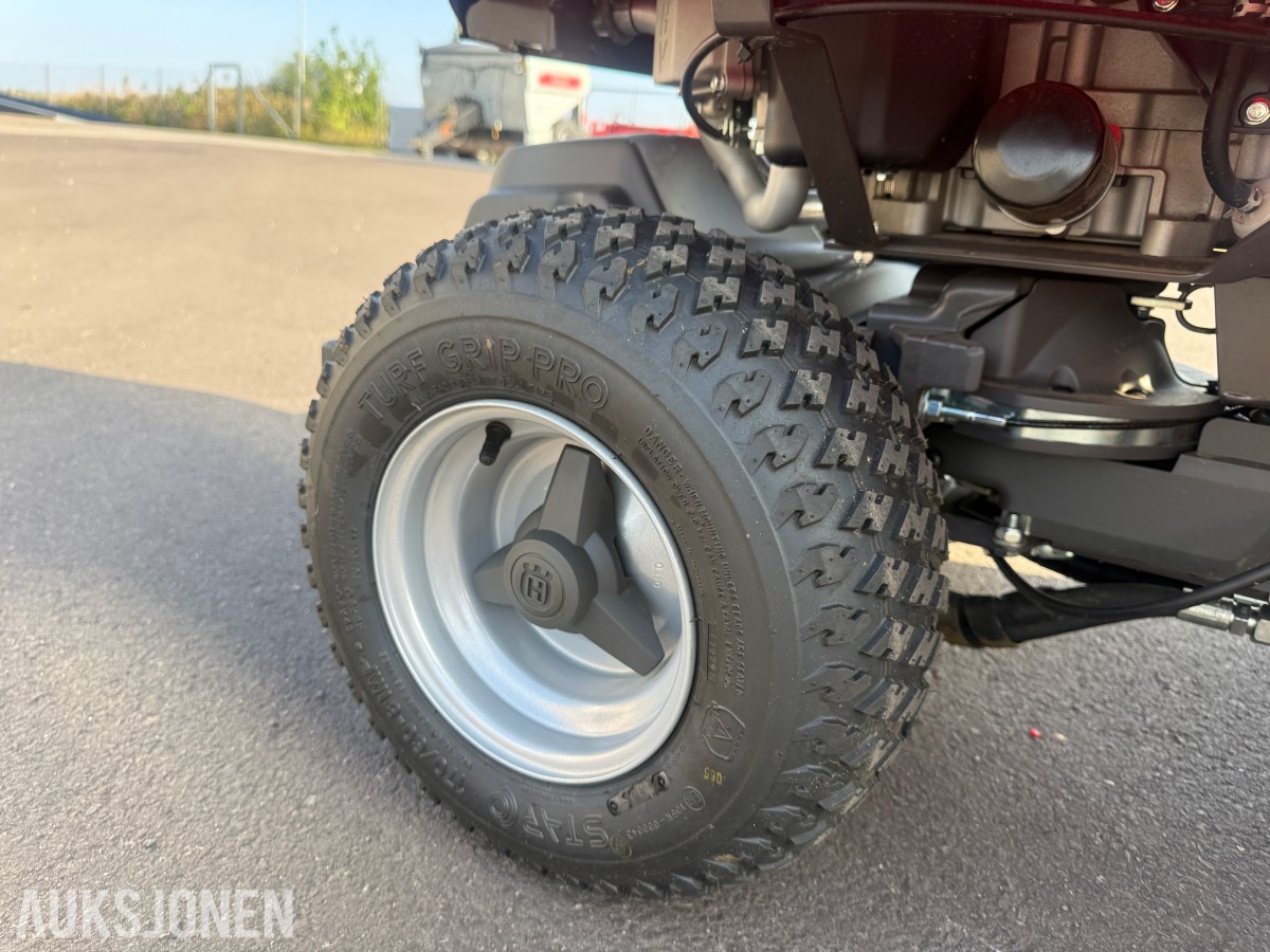 2026 Husqvarna R 216T AWD sitteklipper med Combi 103 klippeaggregat