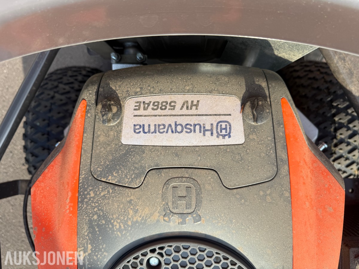 2026 Husqvarna R 216T AWD sitteklipper med Combi 103 klippeaggregat