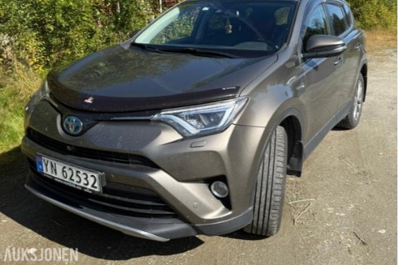 2017 Toyota RAV4 2.5 155hk Exclusive   4WD Hybrid relax garanti DEFA VARMER S+V DEKK 