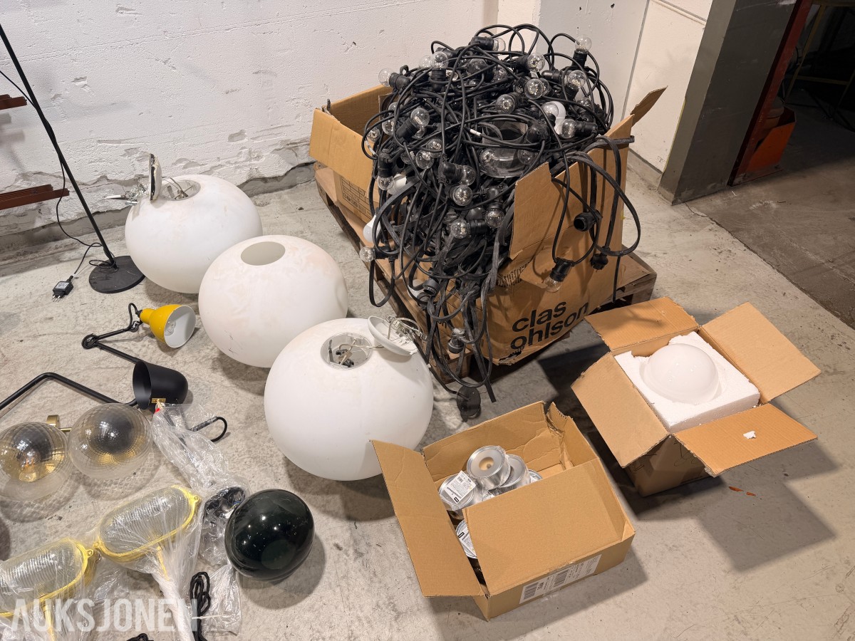 Parti med lamper, armaturer og dekorbelysning