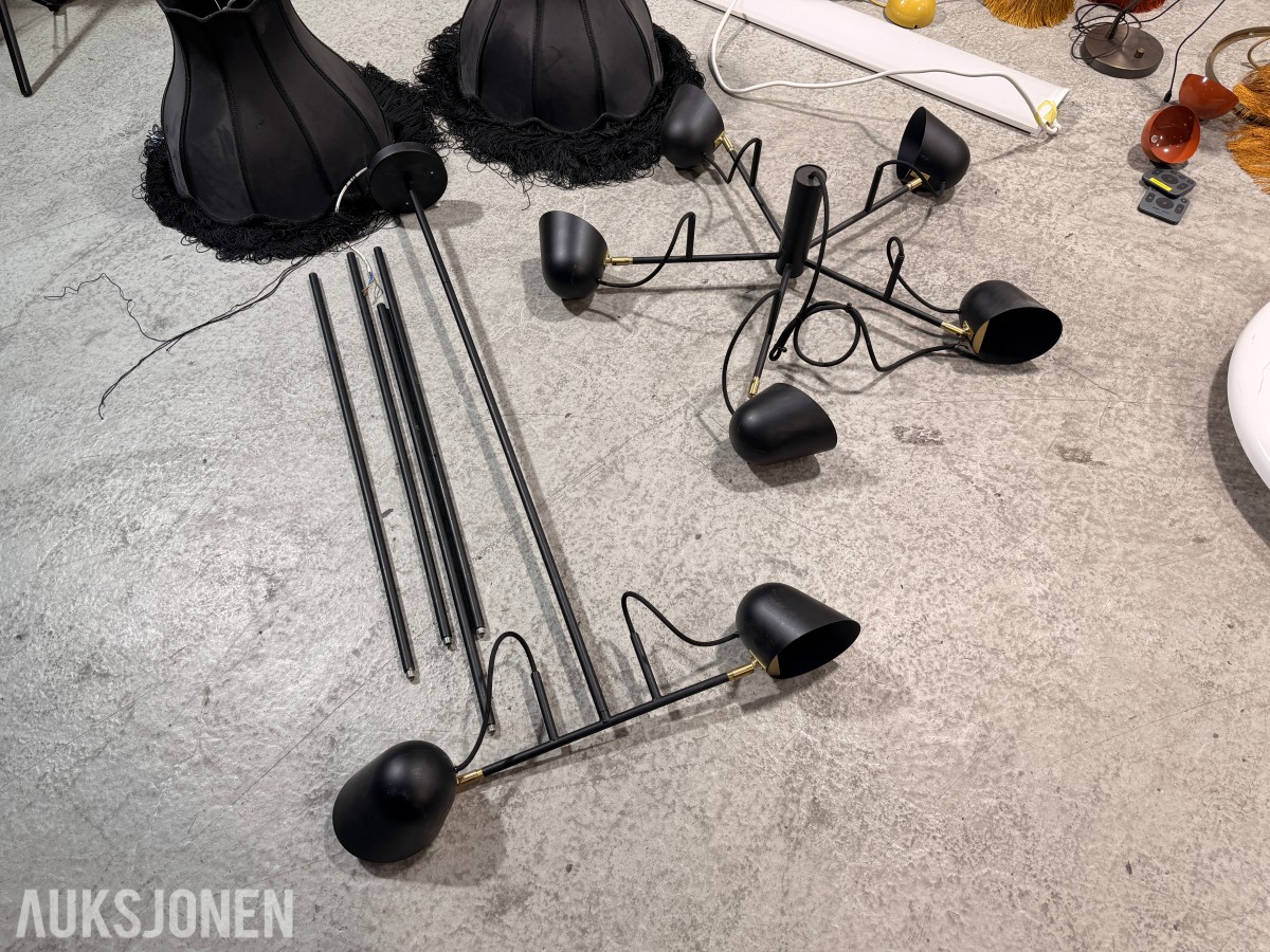 Parti med lamper, armaturer og dekorbelysning