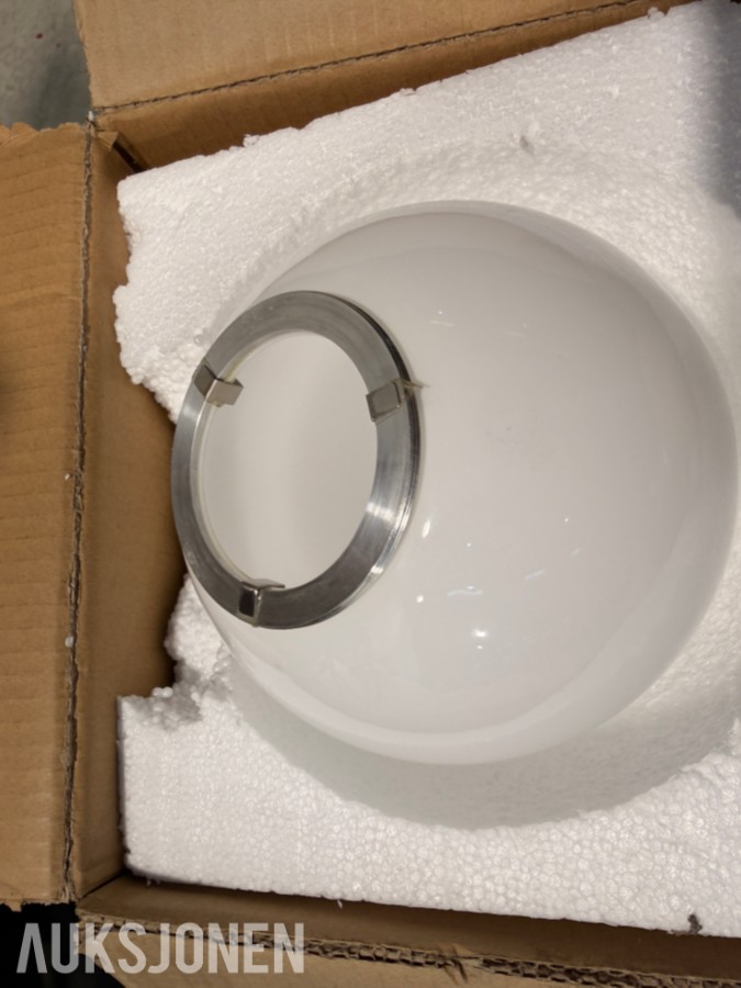 Parti med lamper, armaturer og dekorbelysning