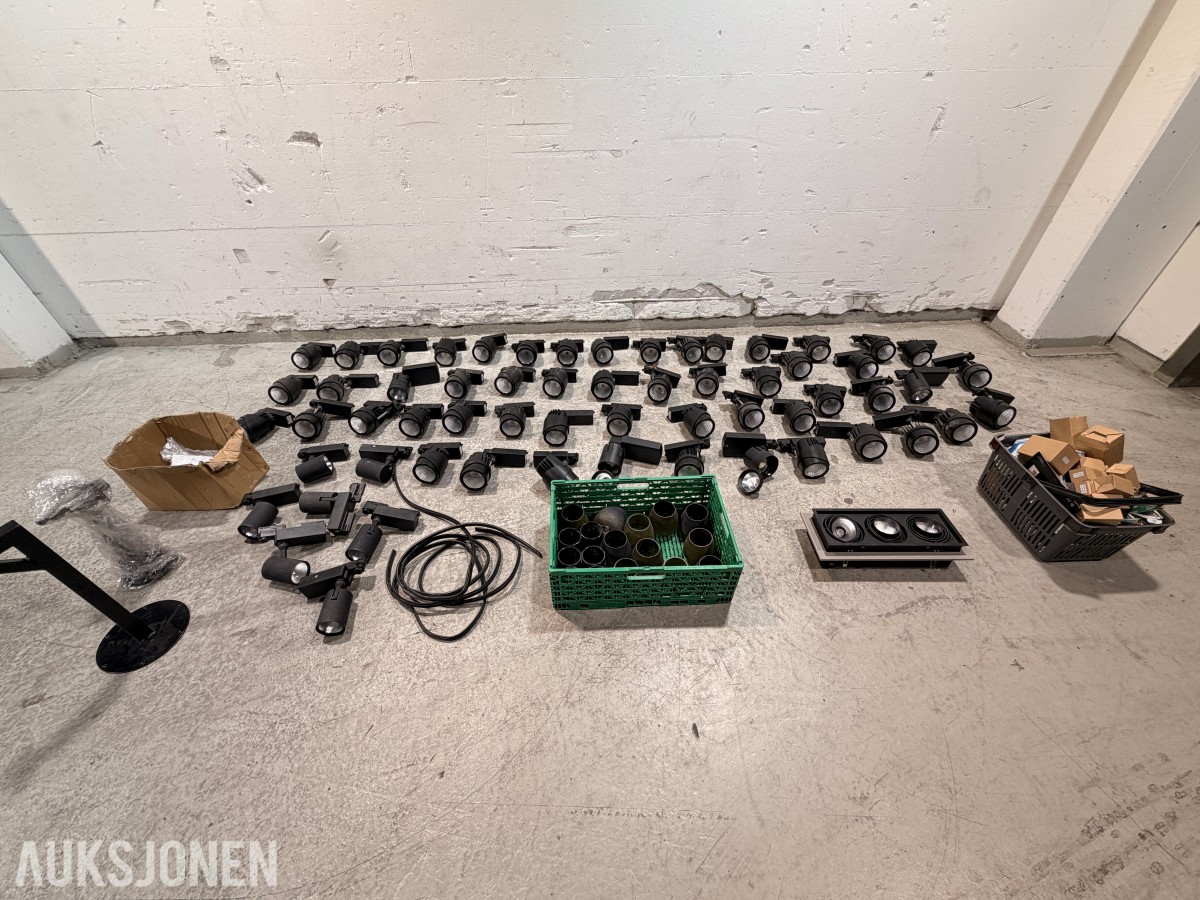 Parti med LED skinnespotter og belysningsutstyr
