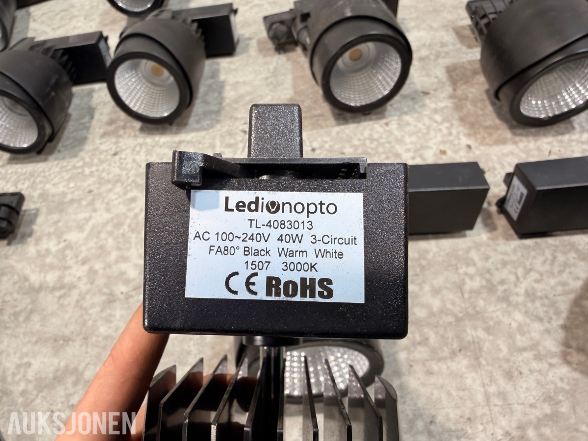 Parti med LED skinnespotter og belysningsutstyr