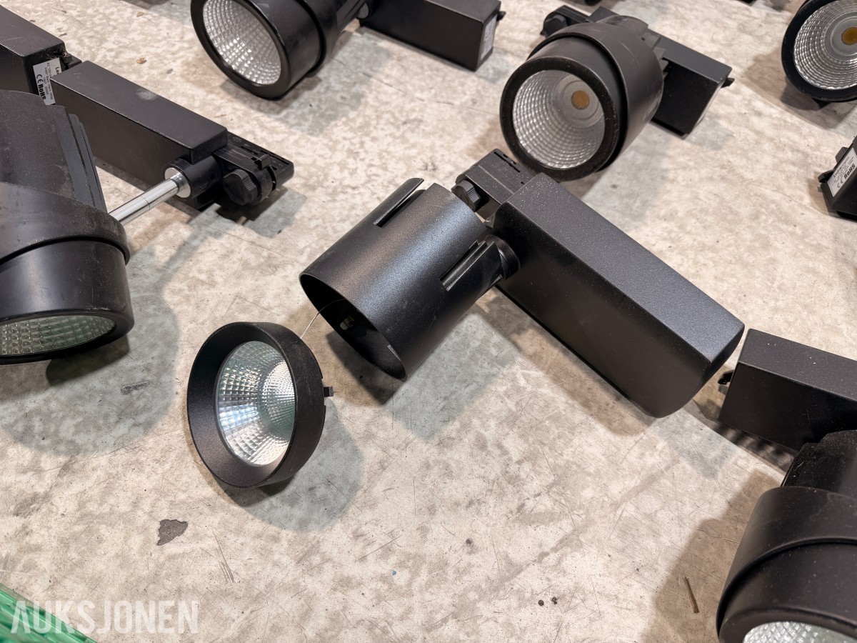 Parti med LED skinnespotter og belysningsutstyr