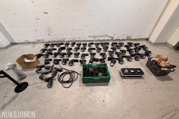 Parti med LED skinnespotter og belysningsutstyr