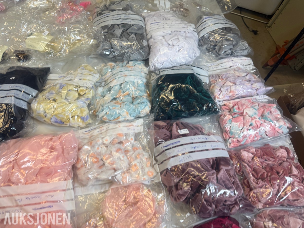 Stort parti scrunchies og hårklyper ca 300 stk