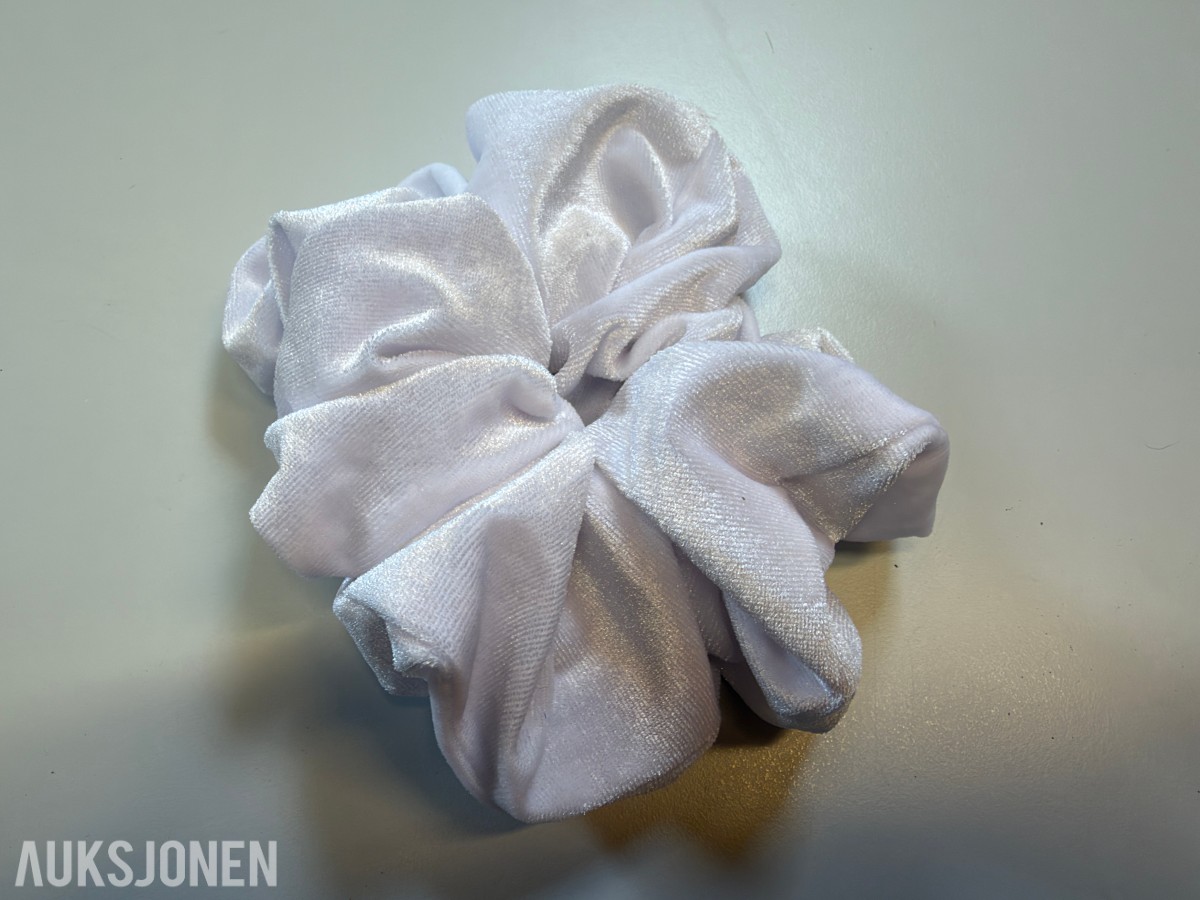 Stort parti scrunchies og hårklyper ca 300 stk