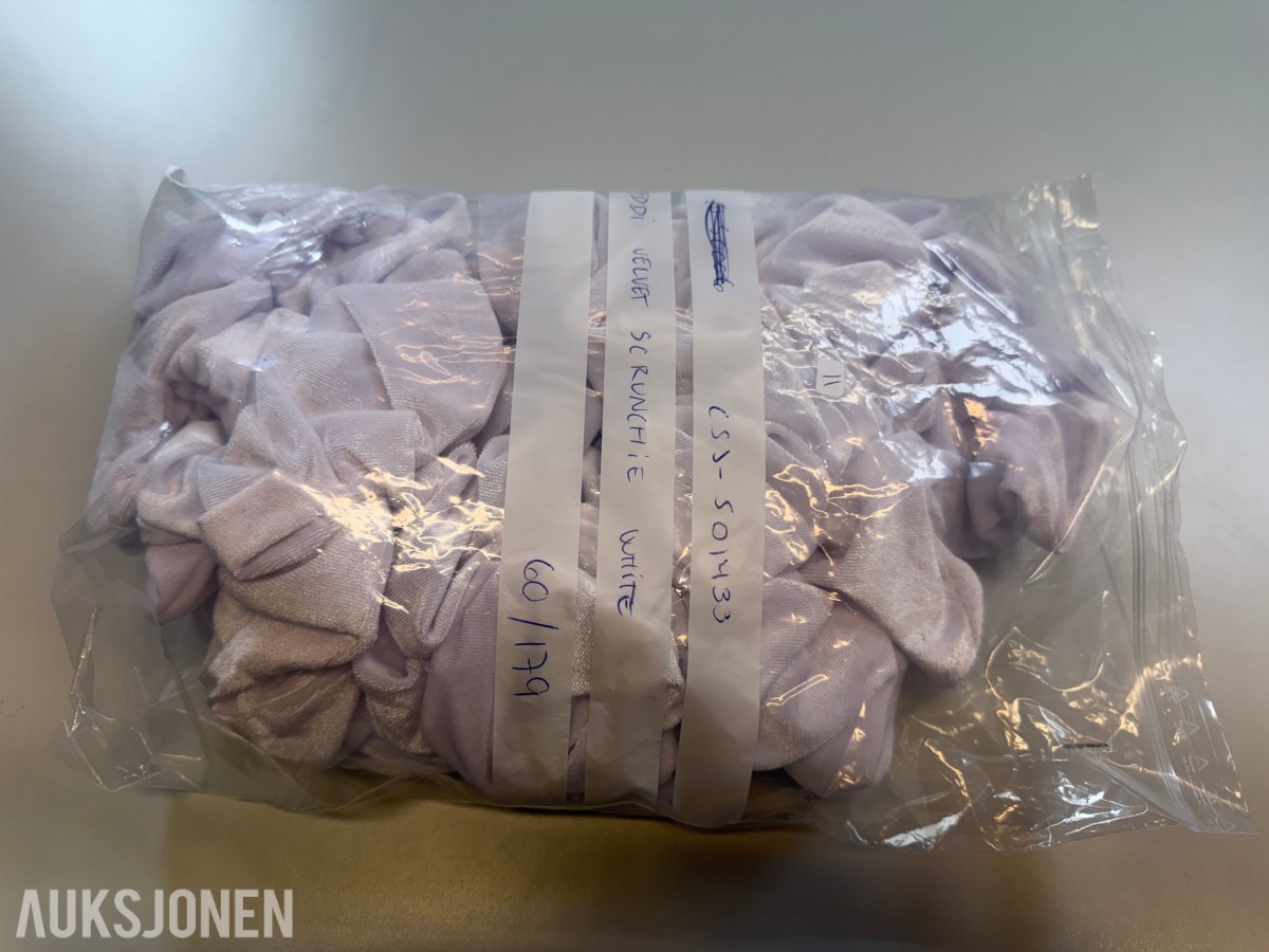 Stort parti scrunchies og hårklyper ca 300 stk