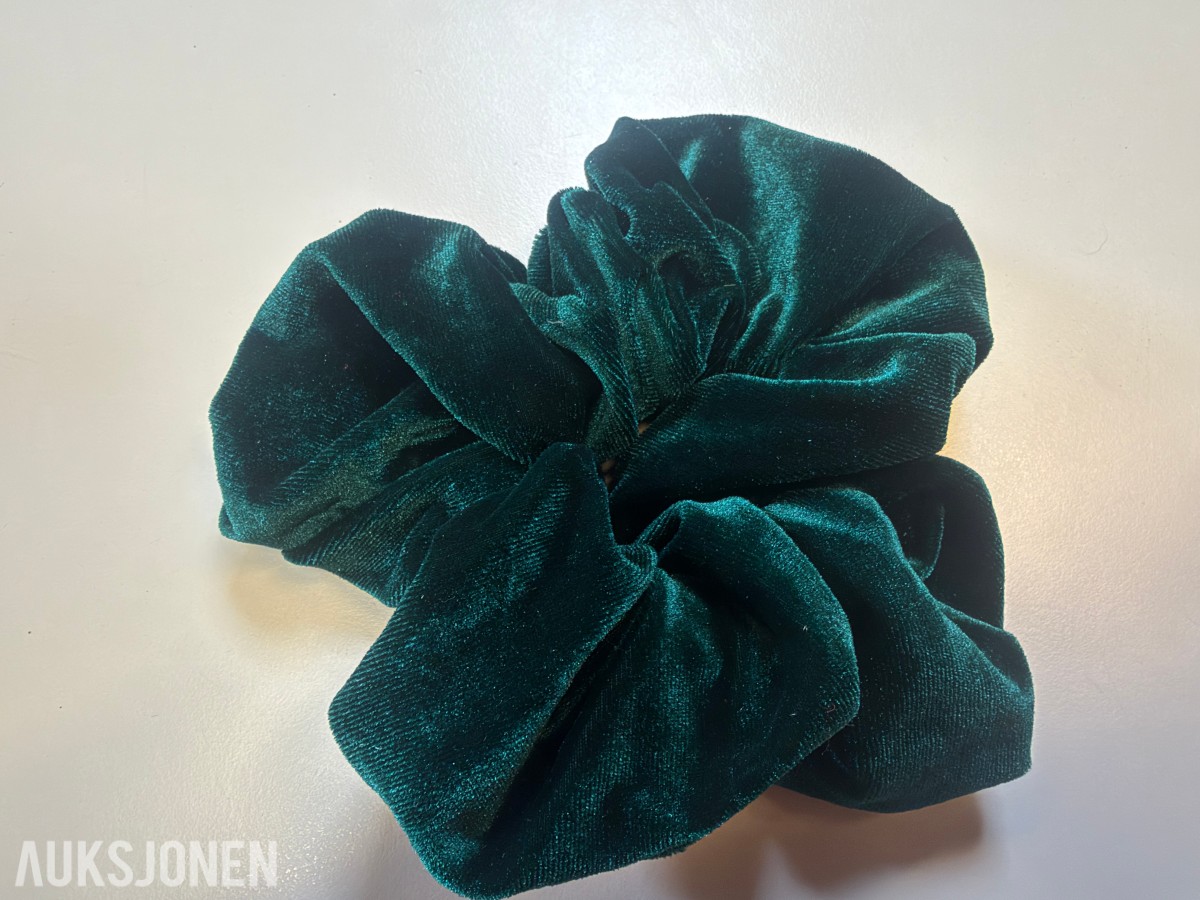 Stort parti scrunchies og hårklyper ca 300 stk