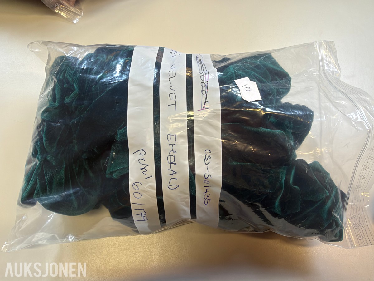 Stort parti scrunchies og hårklyper ca 300 stk