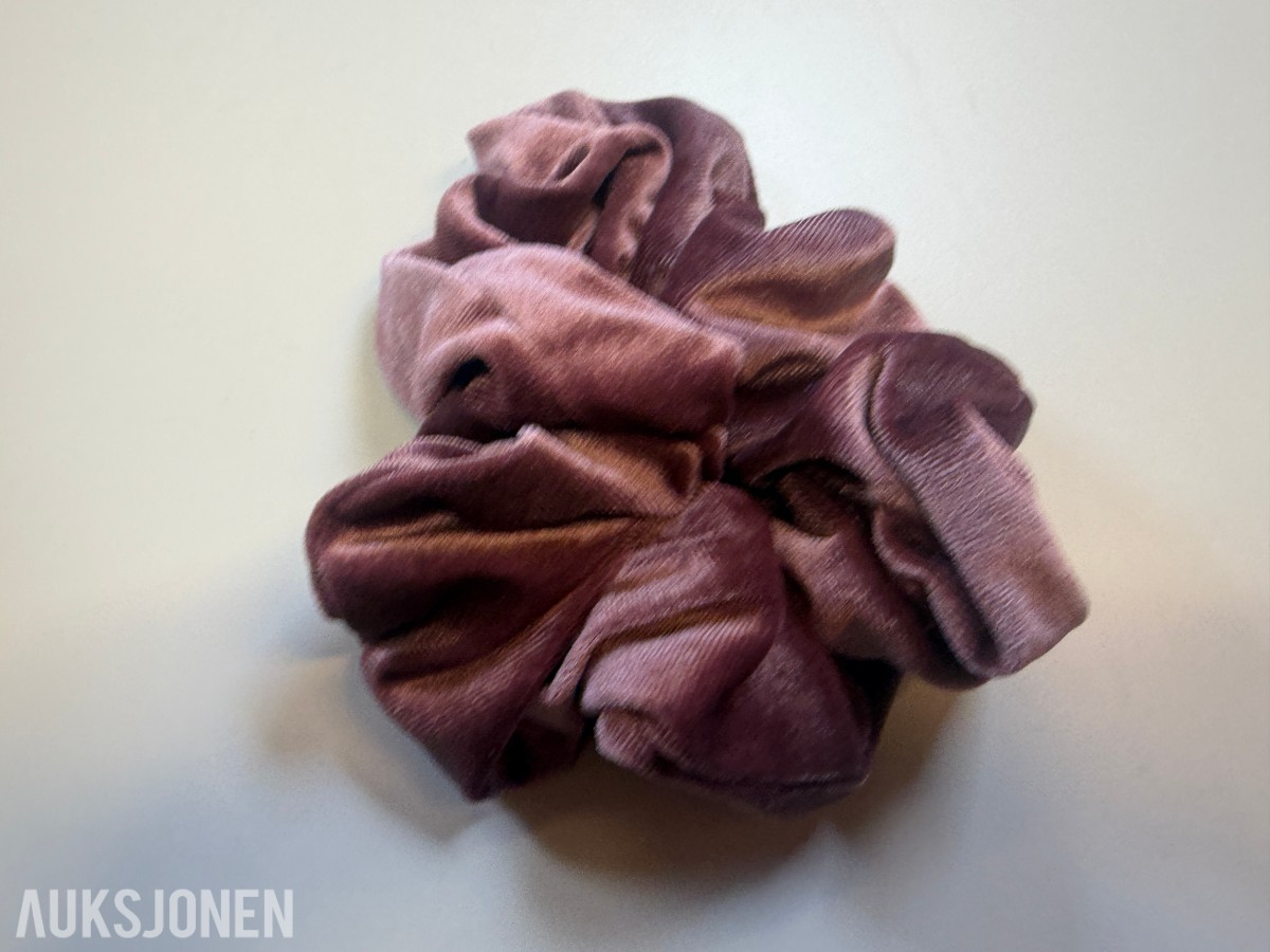 Stort parti scrunchies og hårklyper ca 300 stk