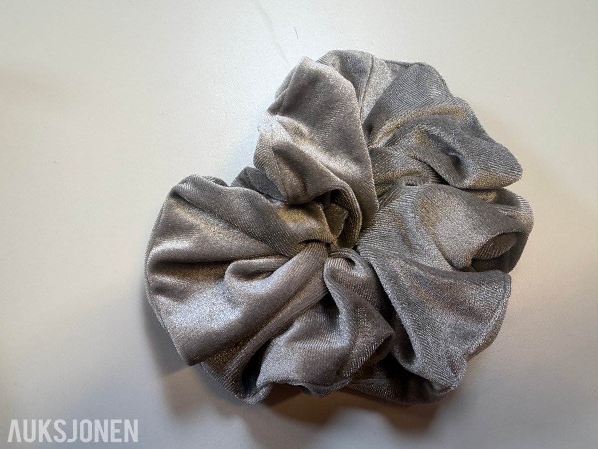 Stort parti scrunchies og hårklyper ca 300 stk