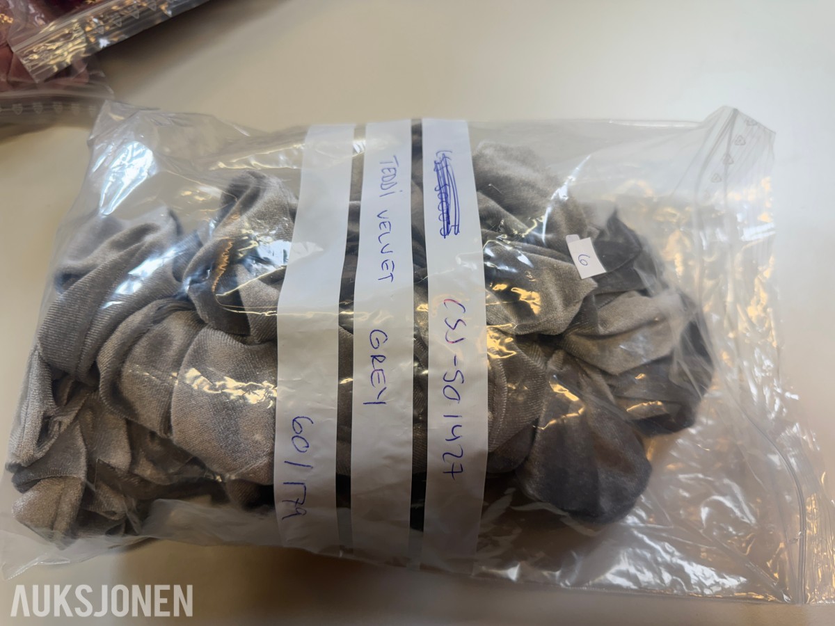 Stort parti scrunchies og hårklyper ca 300 stk