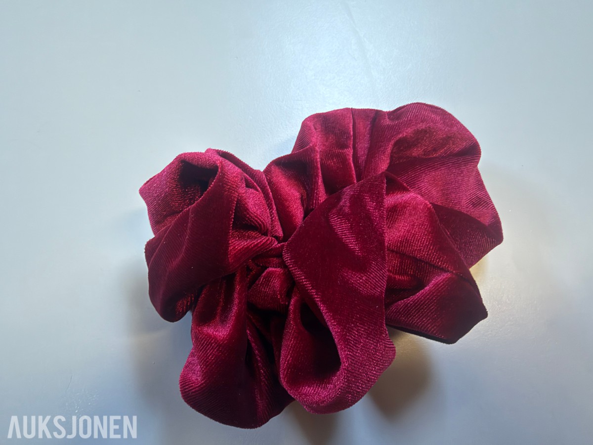 Stort parti scrunchies og hårklyper ca 300 stk