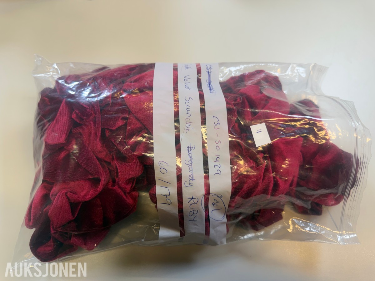 Stort parti scrunchies og hårklyper ca 300 stk