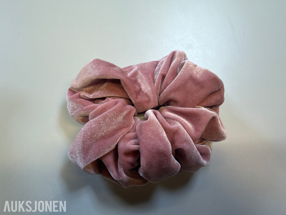 Stort parti scrunchies og hårklyper ca 300 stk
