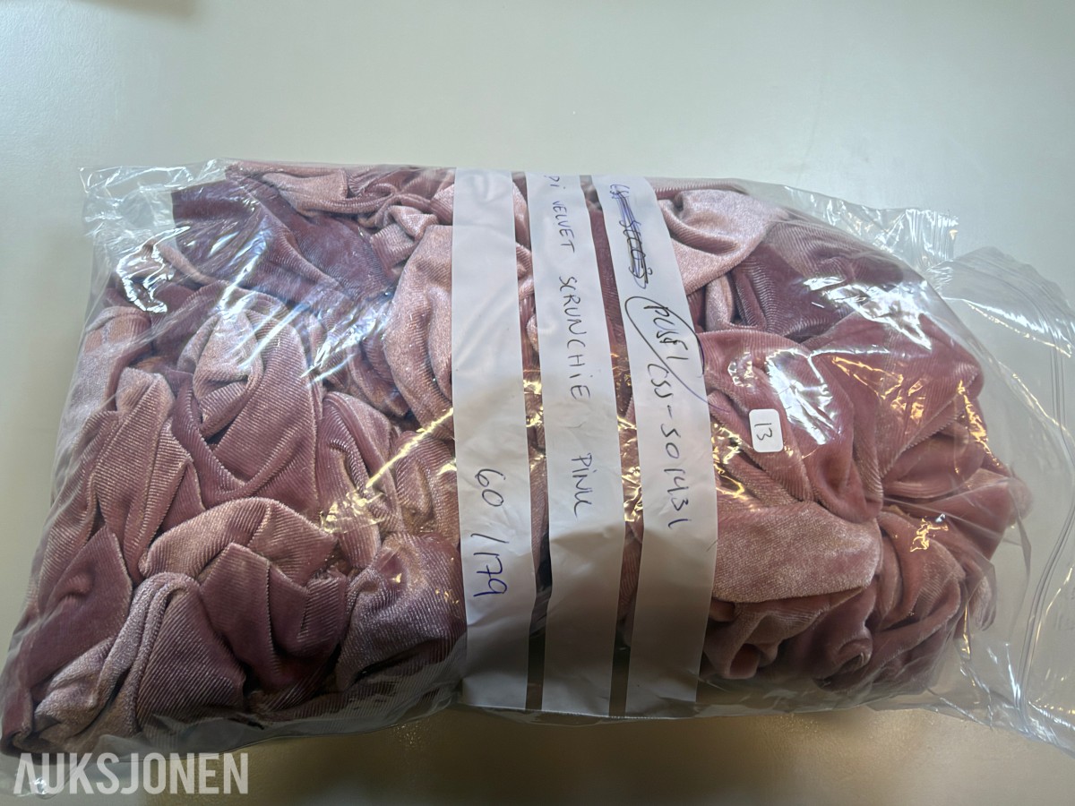 Stort parti scrunchies og hårklyper ca 300 stk
