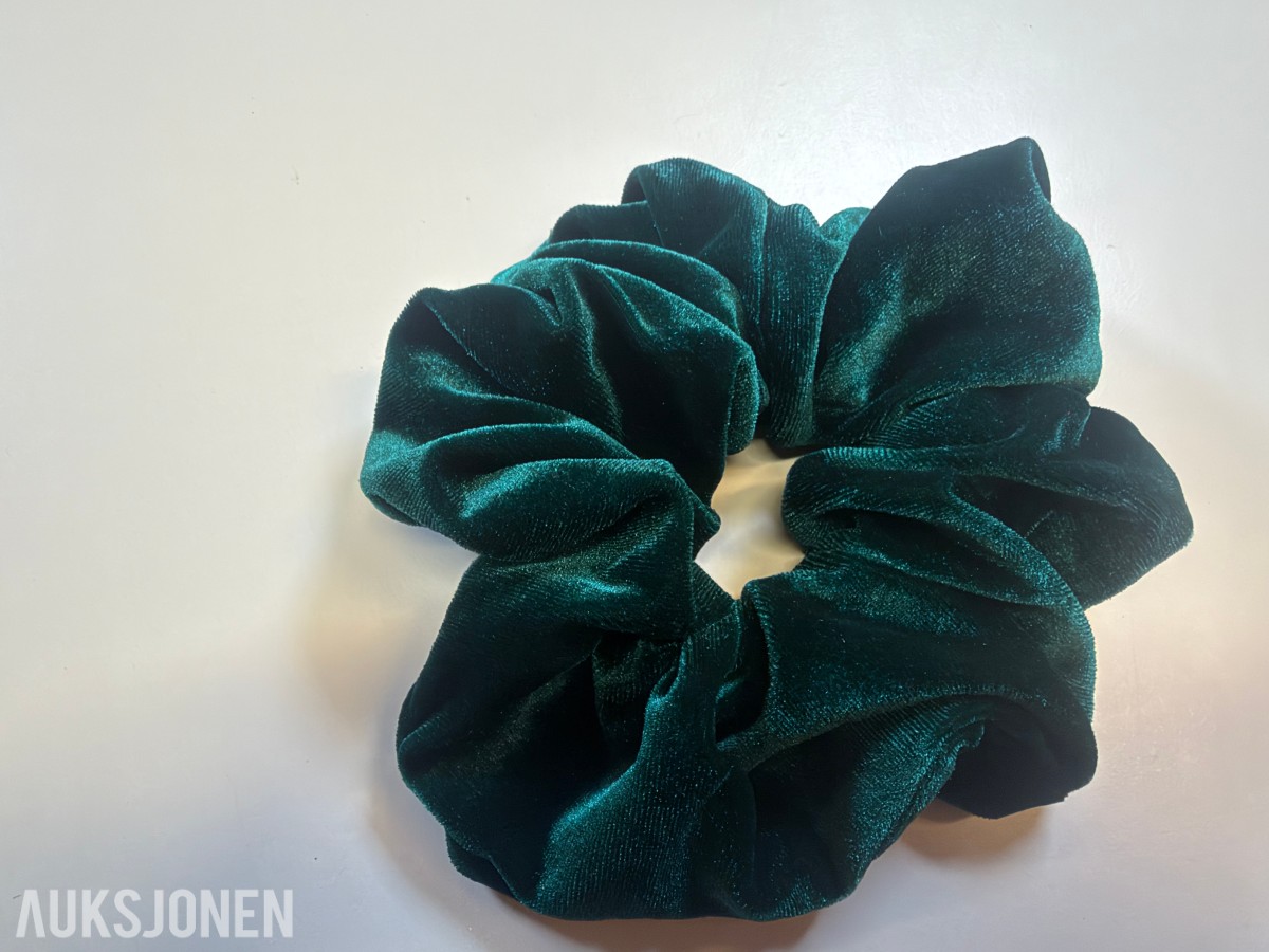 Stort parti scrunchies og hårklyper ca 300 stk