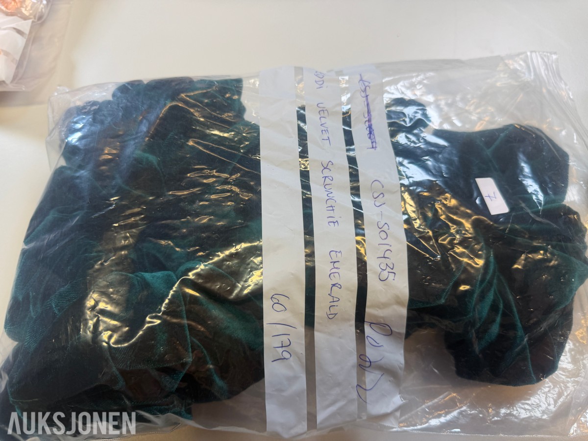 Stort parti scrunchies og hårklyper ca 300 stk