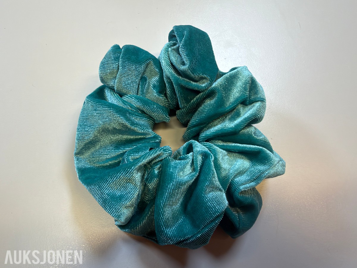 Stort parti scrunchies og hårklyper ca 300 stk