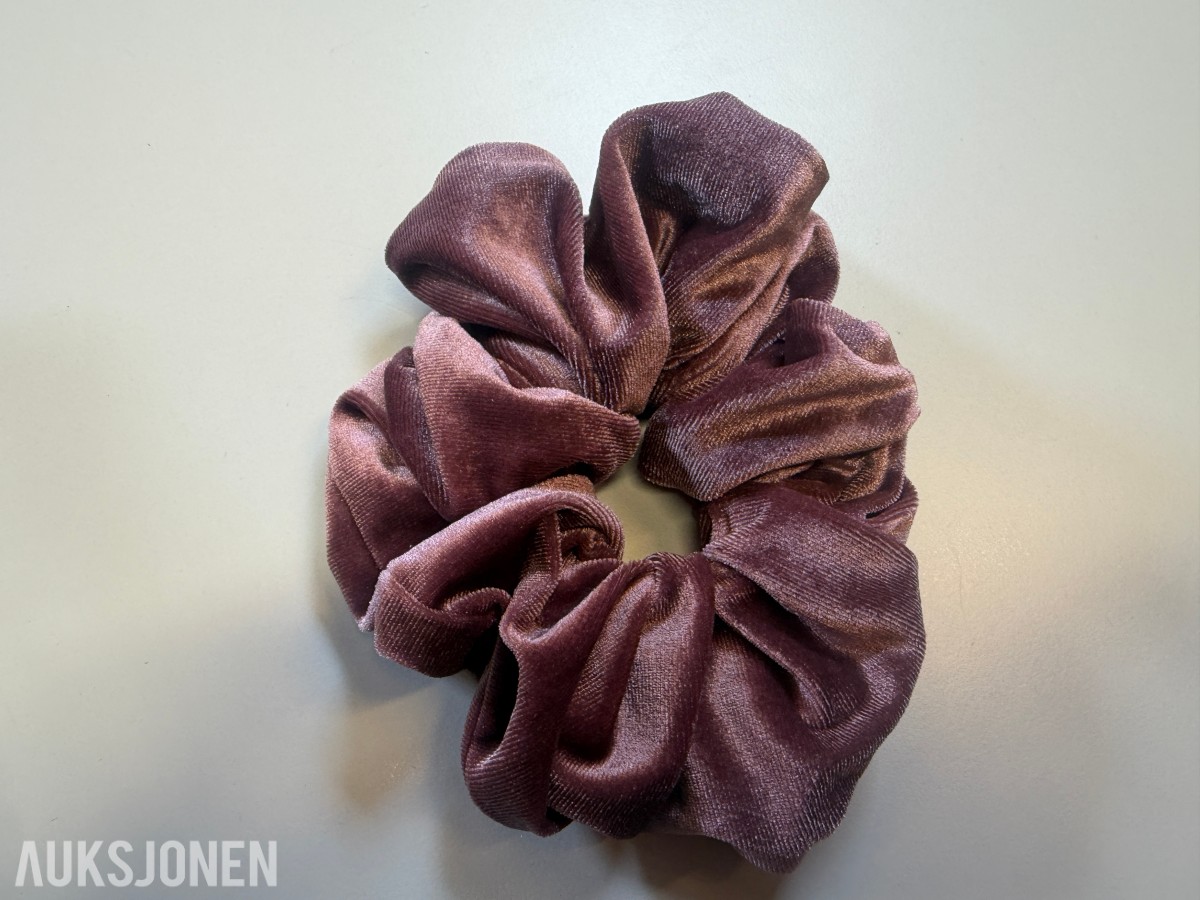 Stort parti scrunchies og hårklyper ca 300 stk