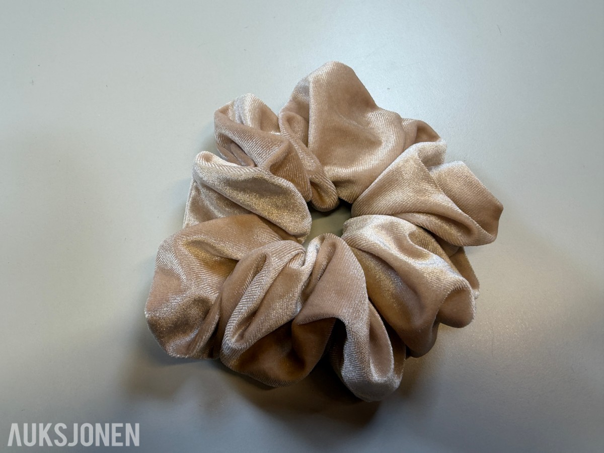 Stort parti scrunchies og hårklyper ca 300 stk