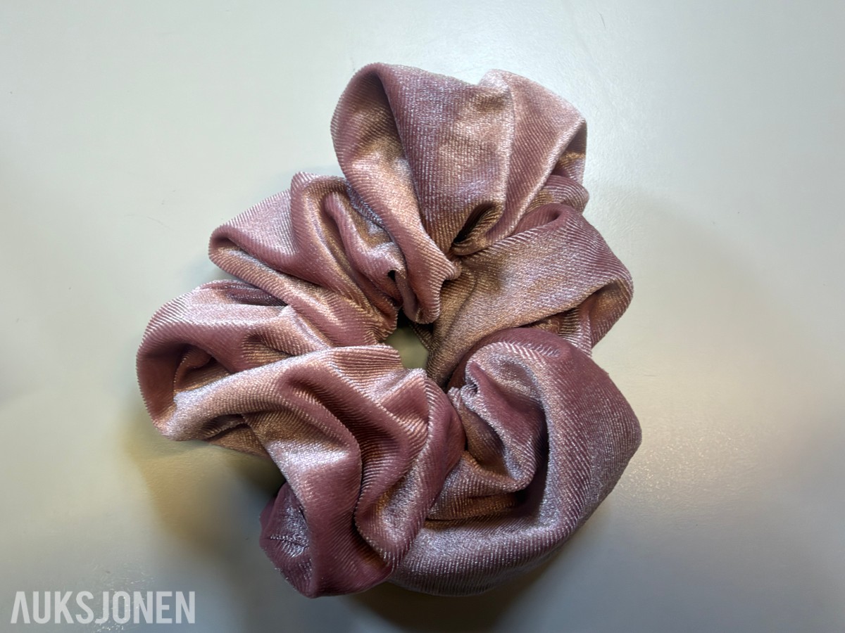 Stort parti scrunchies og hårklyper ca 300 stk