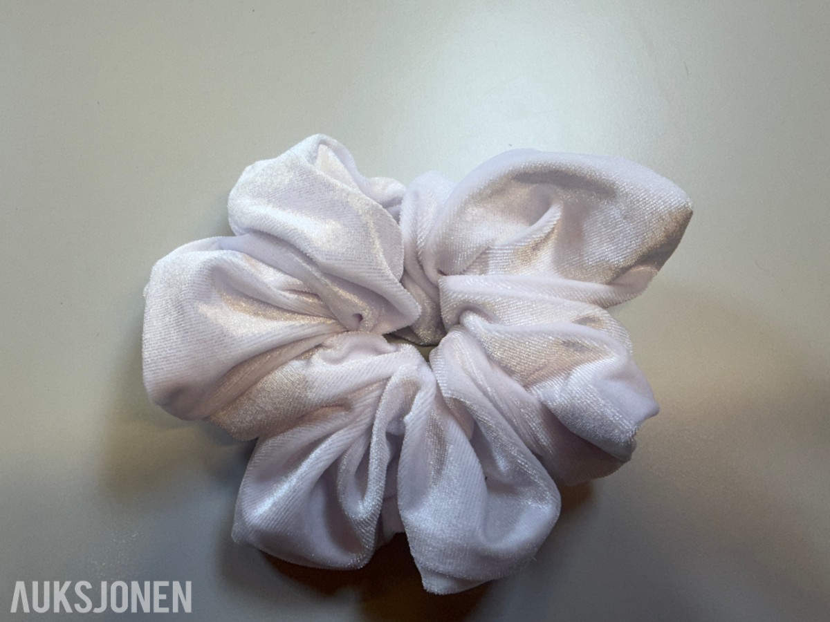 Stort parti scrunchies og hårklyper ca 300 stk