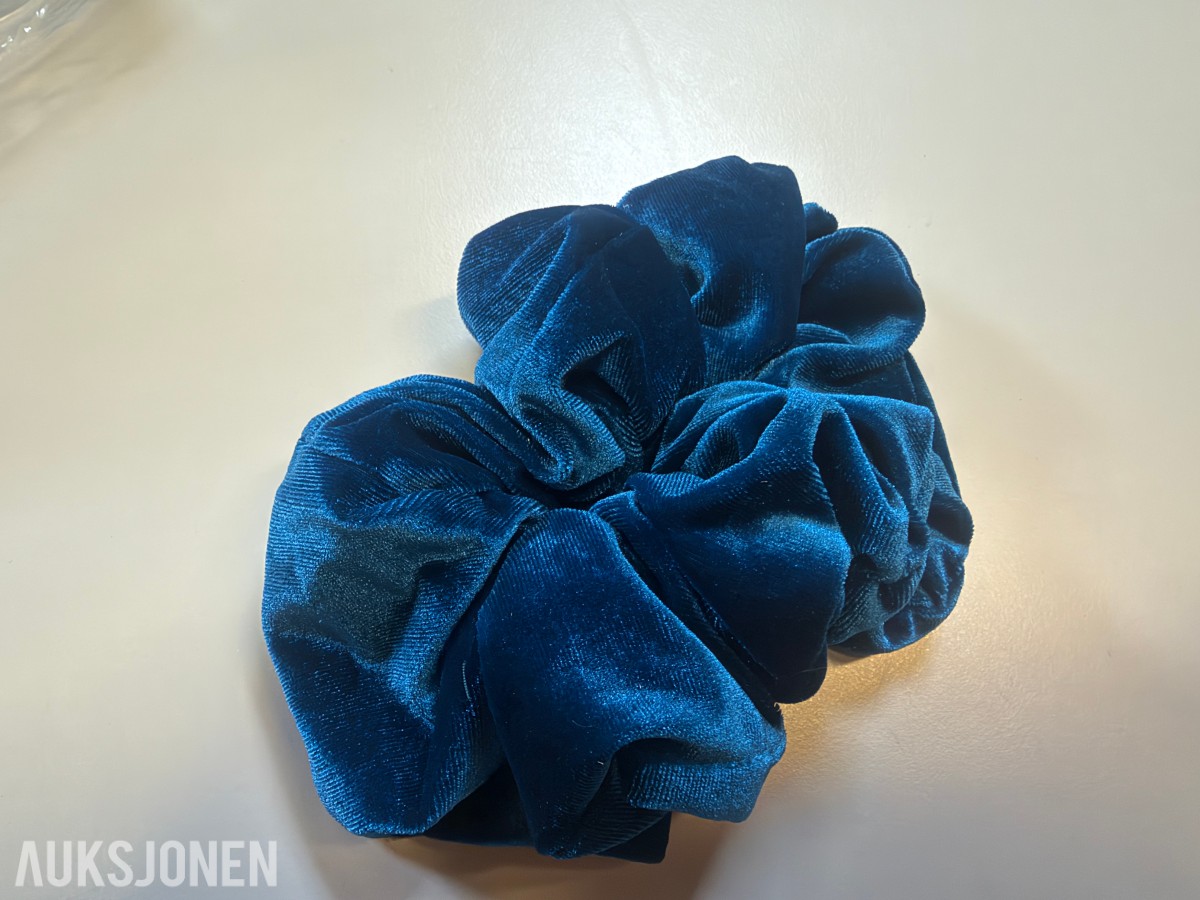 Stort parti scrunchies og hårklyper ca 300 stk