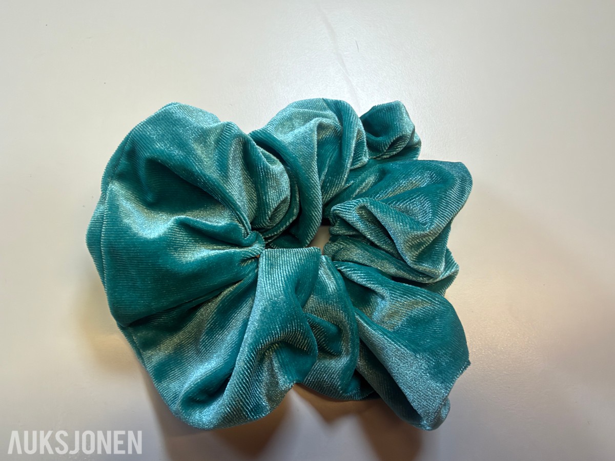Stort parti scrunchies og hårklyper ca 300 stk