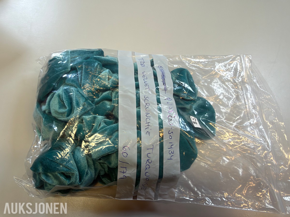 Stort parti scrunchies og hårklyper ca 300 stk