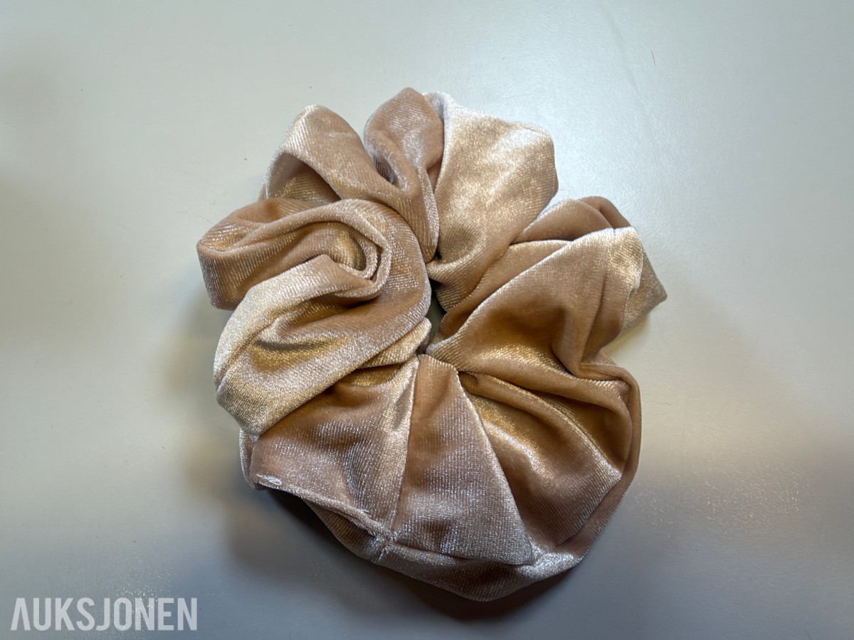 Stort parti scrunchies og hårklyper ca 300 stk