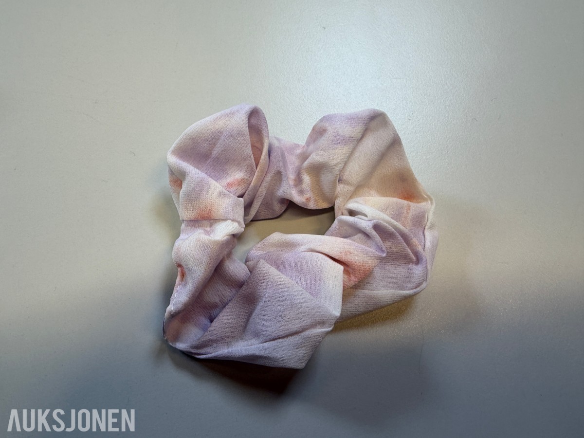 Stort parti scrunchies og hårklyper ca 300 stk