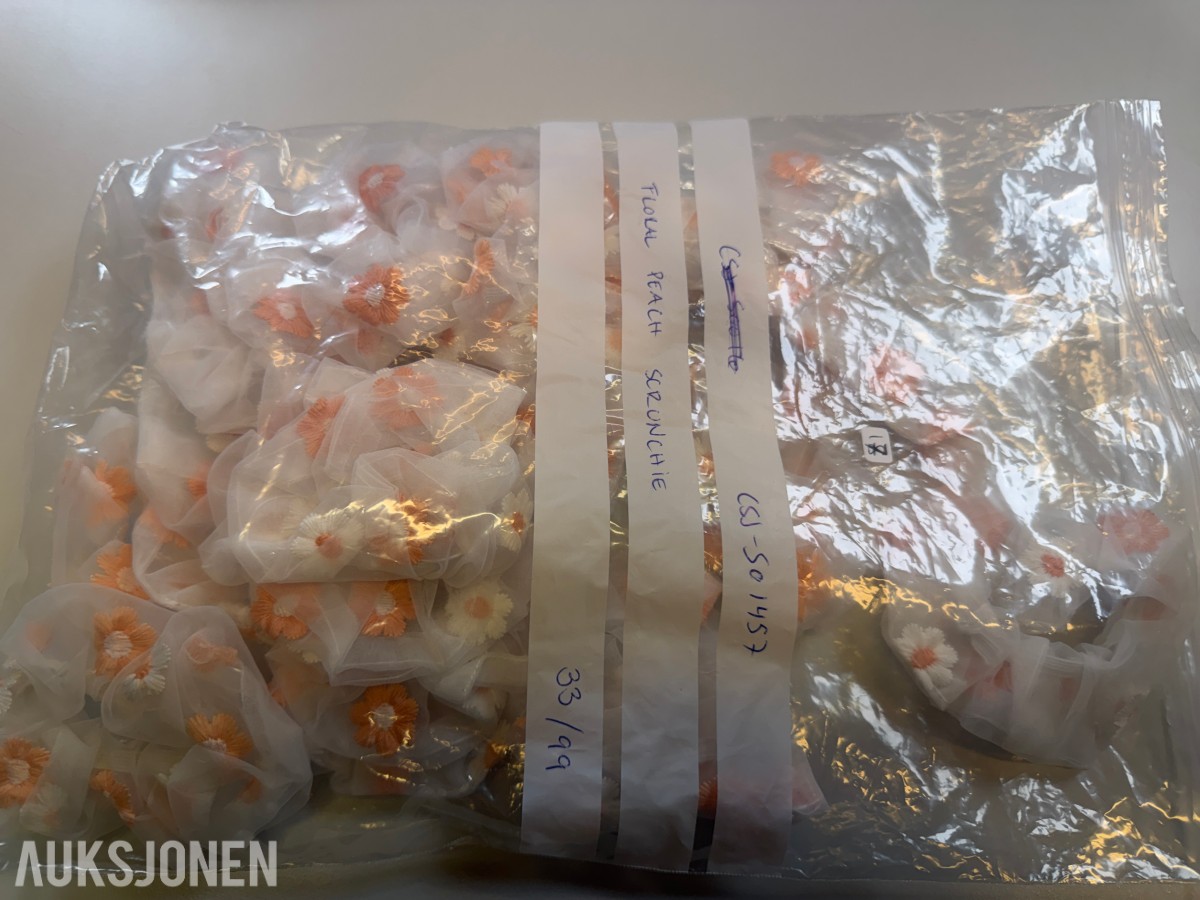 Stort parti scrunchies og hårklyper ca 300 stk