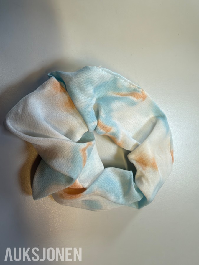 Stort parti scrunchies og hårklyper ca 300 stk