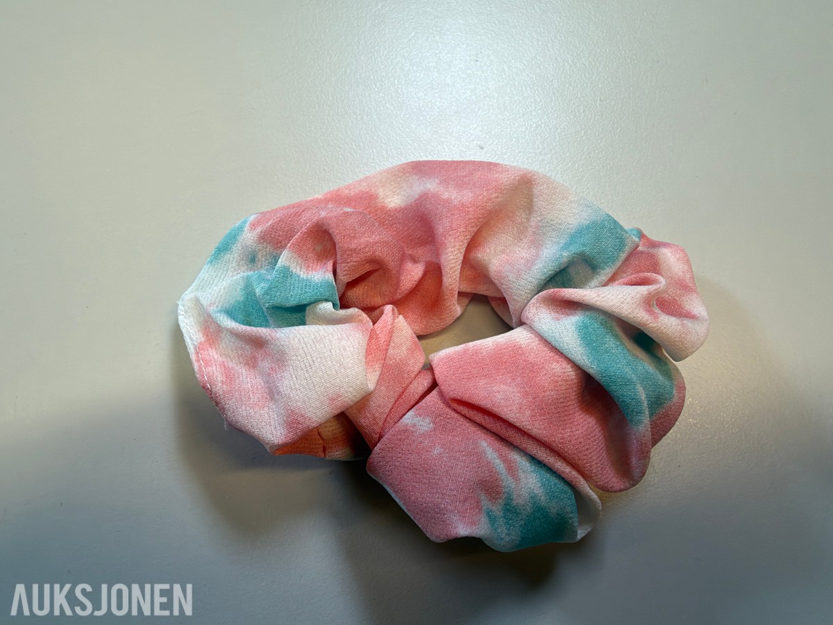 Stort parti scrunchies og hårklyper ca 300 stk