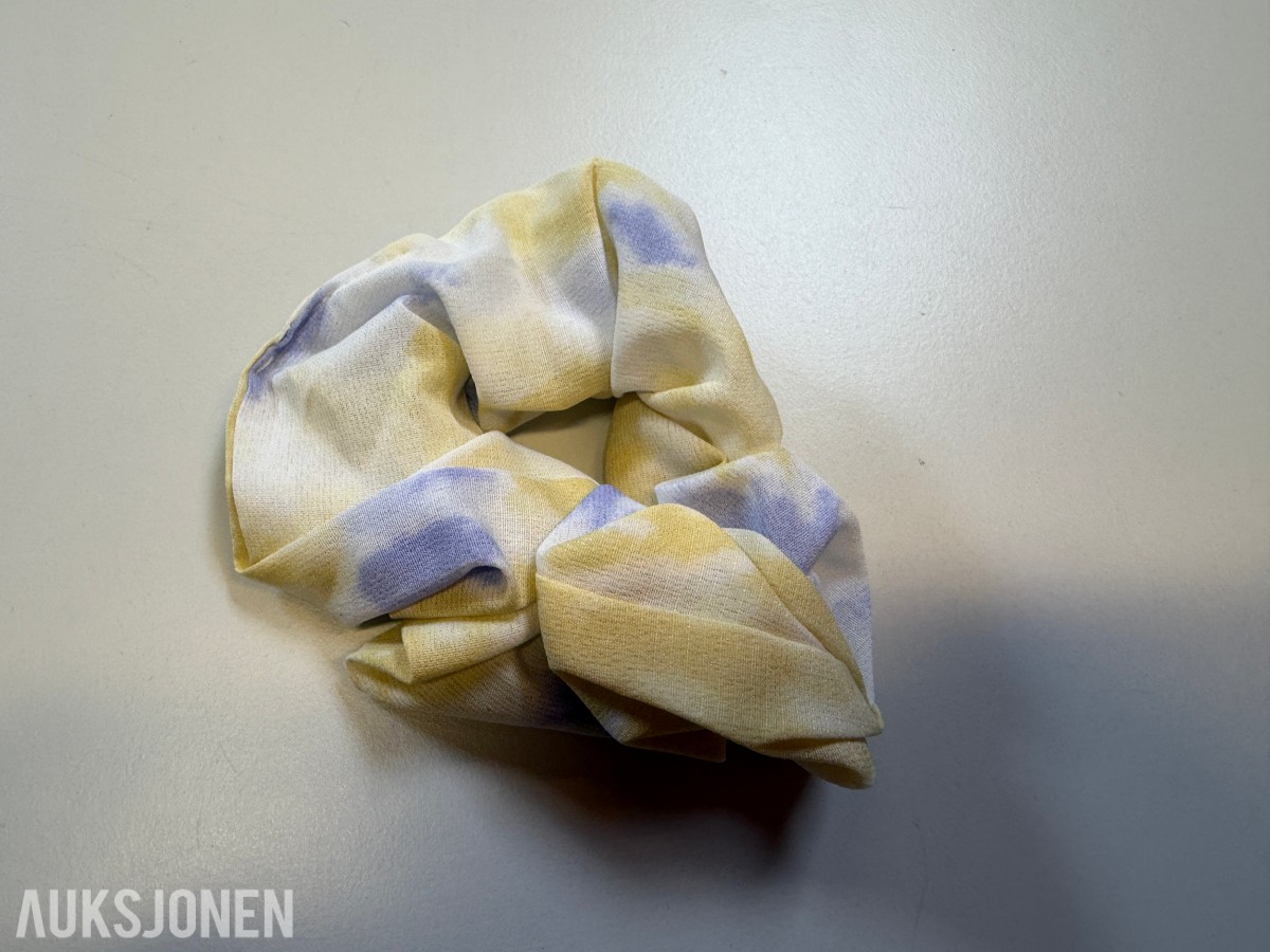 Stort parti scrunchies og hårklyper ca 300 stk
