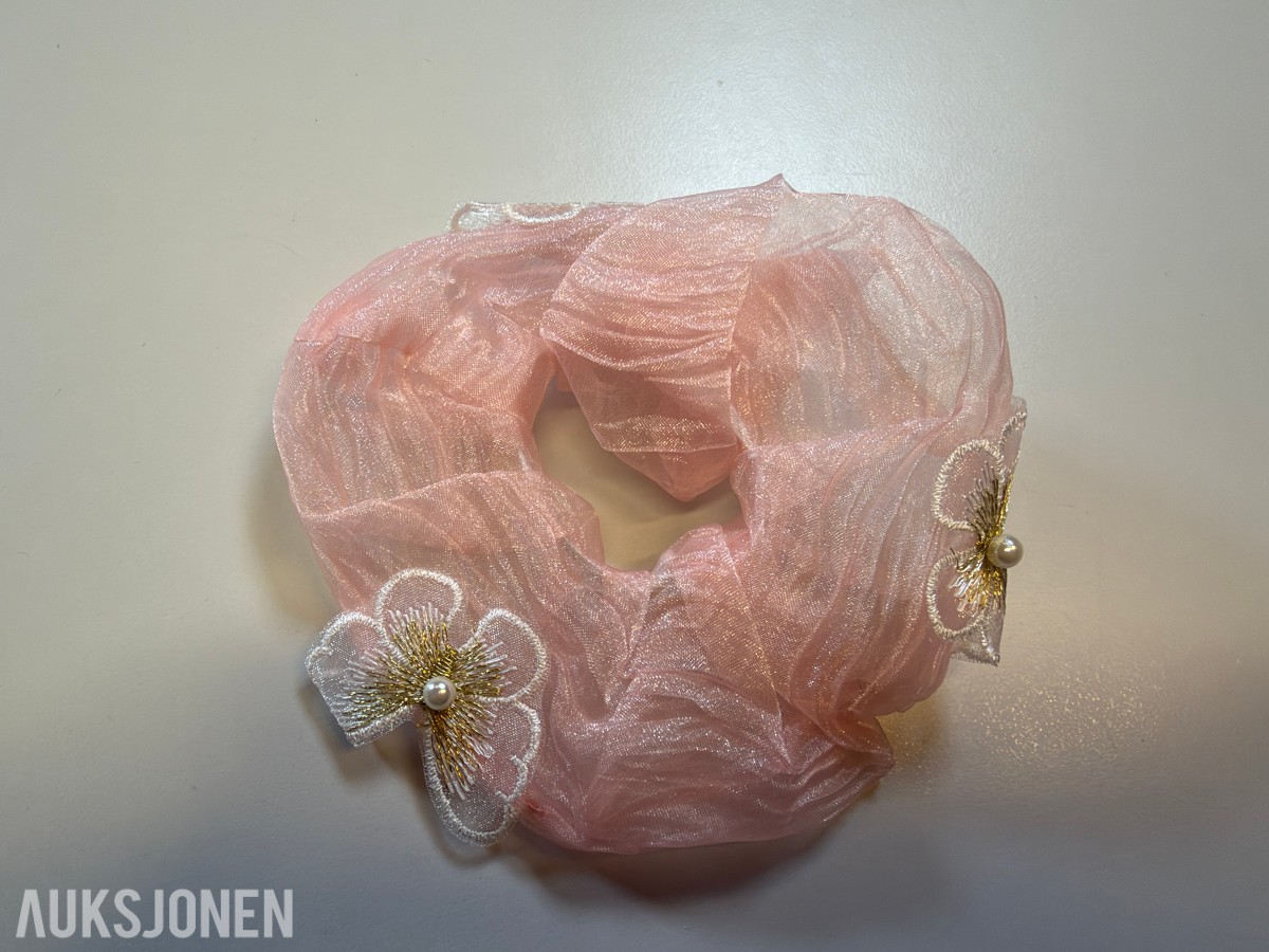 Stort parti scrunchies og hårklyper ca 300 stk