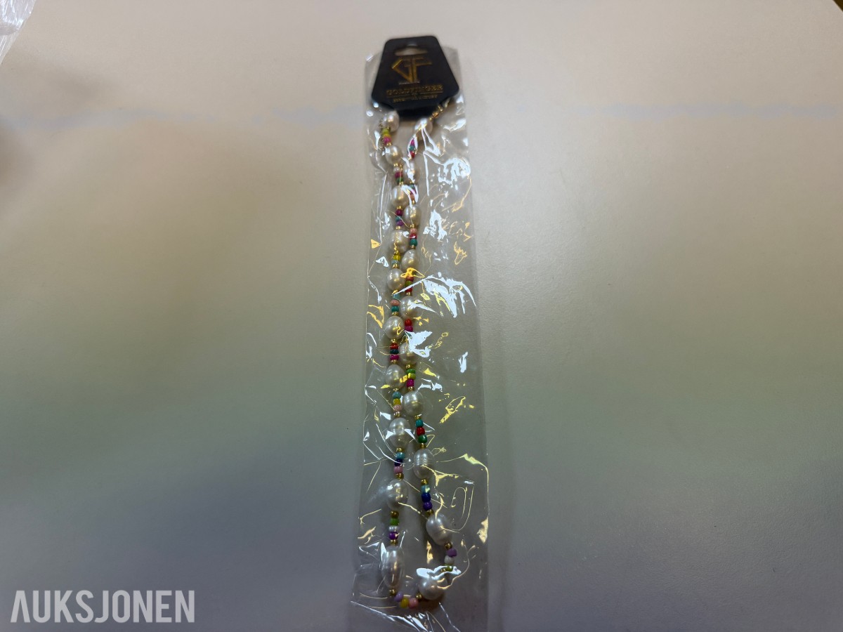 Ca 1200 stk smykker - halskjeder, armbånd og øredobber