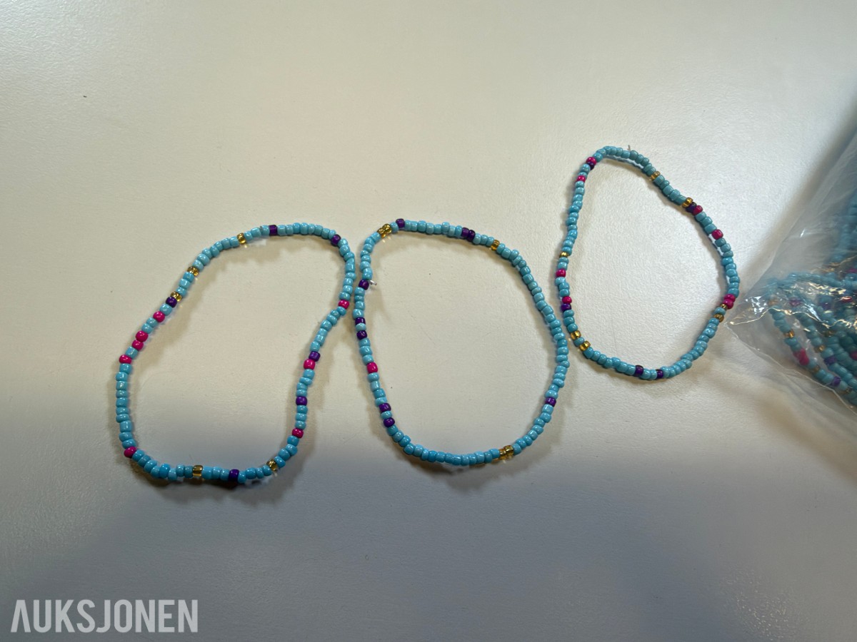 Ca 1200 stk smykker - halskjeder, armbånd og øredobber