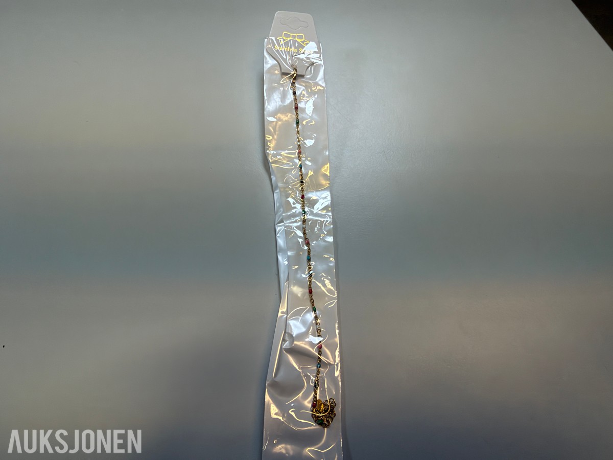 Ca 1200 stk smykker - halskjeder, armbånd og øredobber